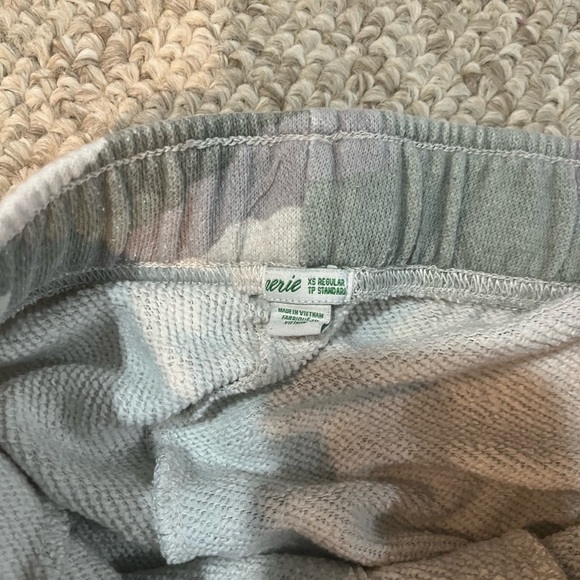 Aerie camo sweatpants - Picture 2 of 3